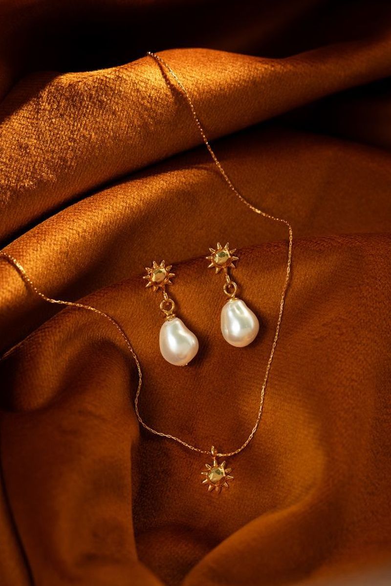 31424 Mini Molten Sun Collar Necklace